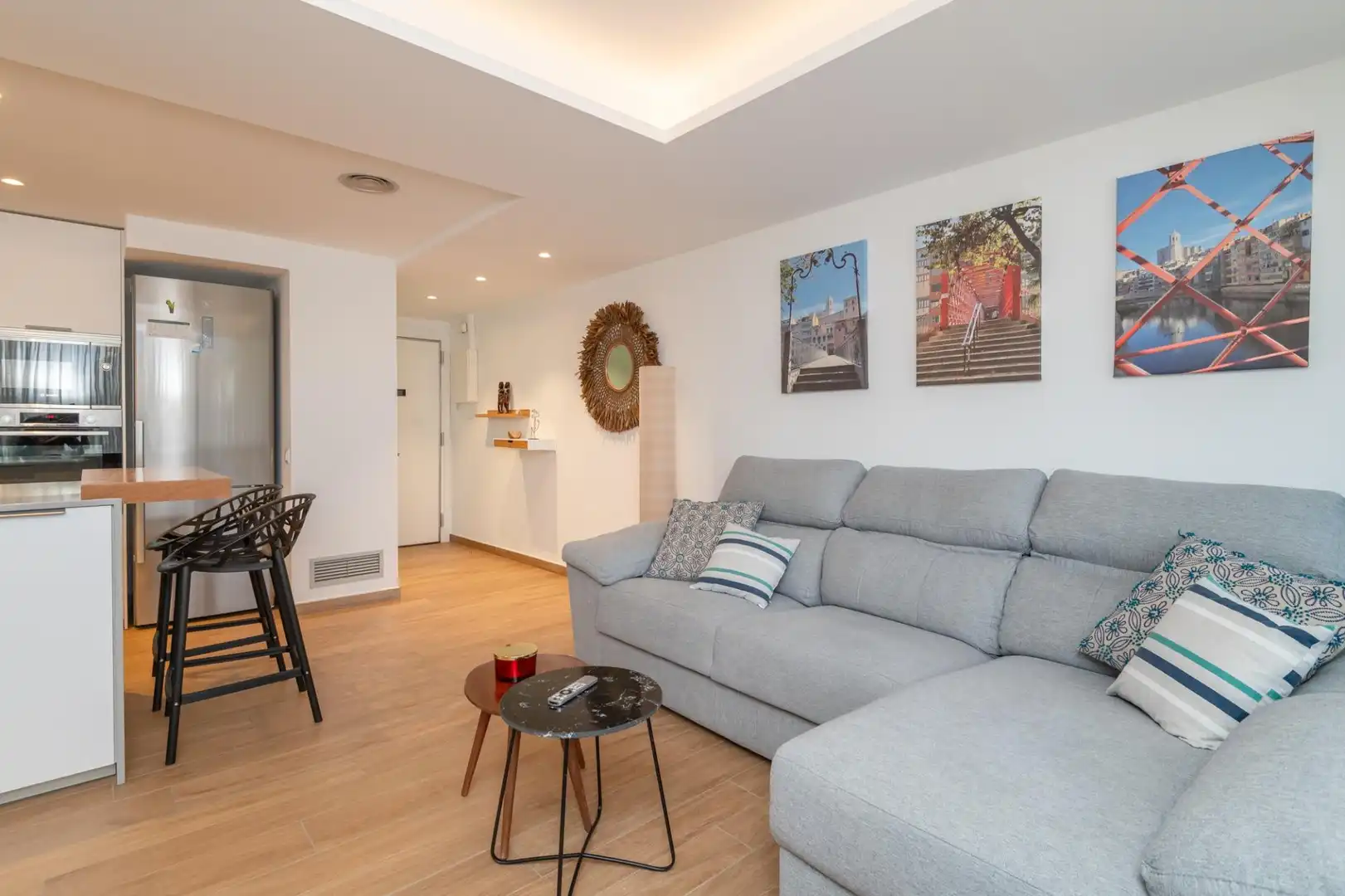 Living room of Flat for rent in Girona  with Air Conditioner, Heating and Furnished