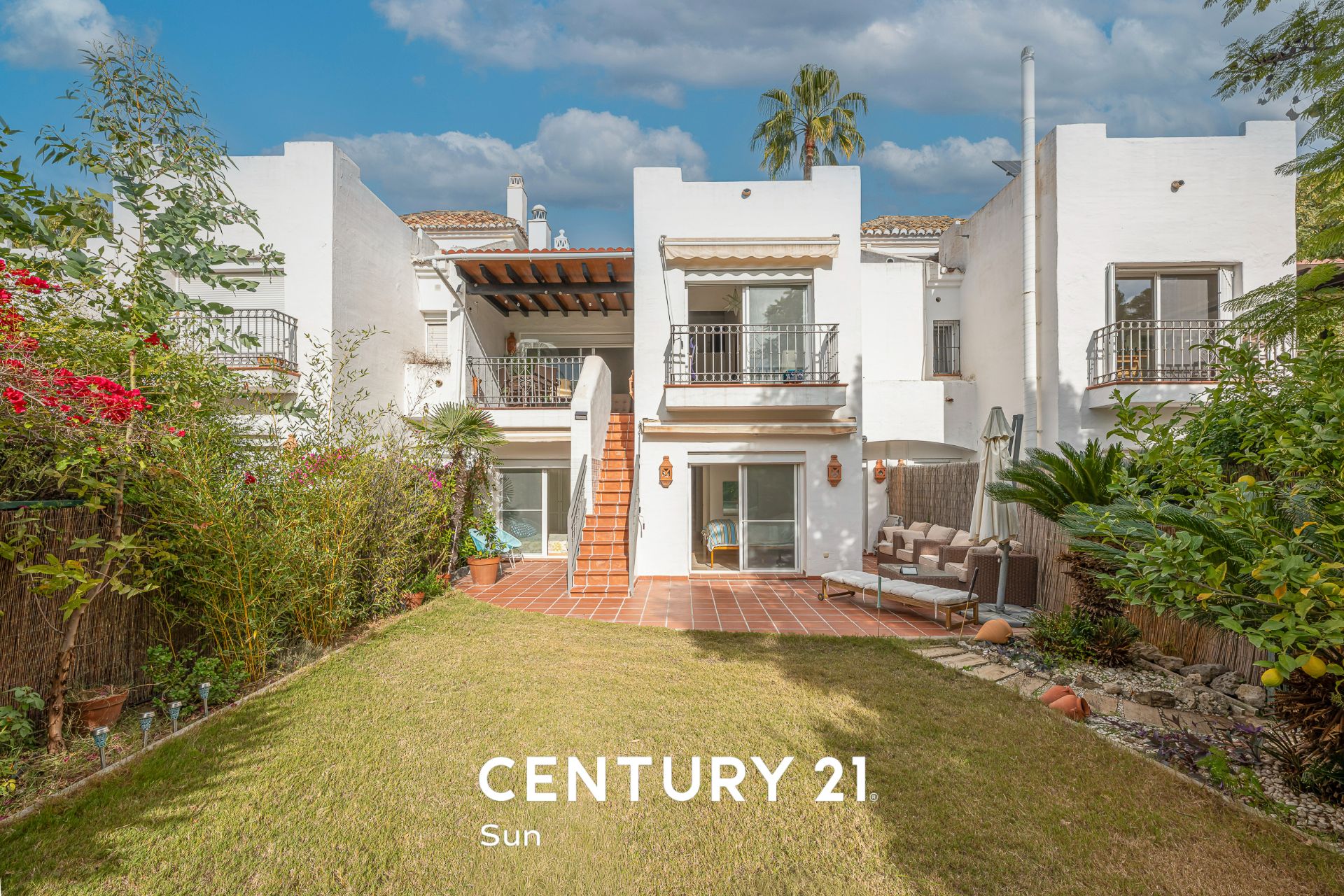 Exterior view of Single-family semi-detached for sale in Istán  with Air Conditioner, Private garden and Terrace