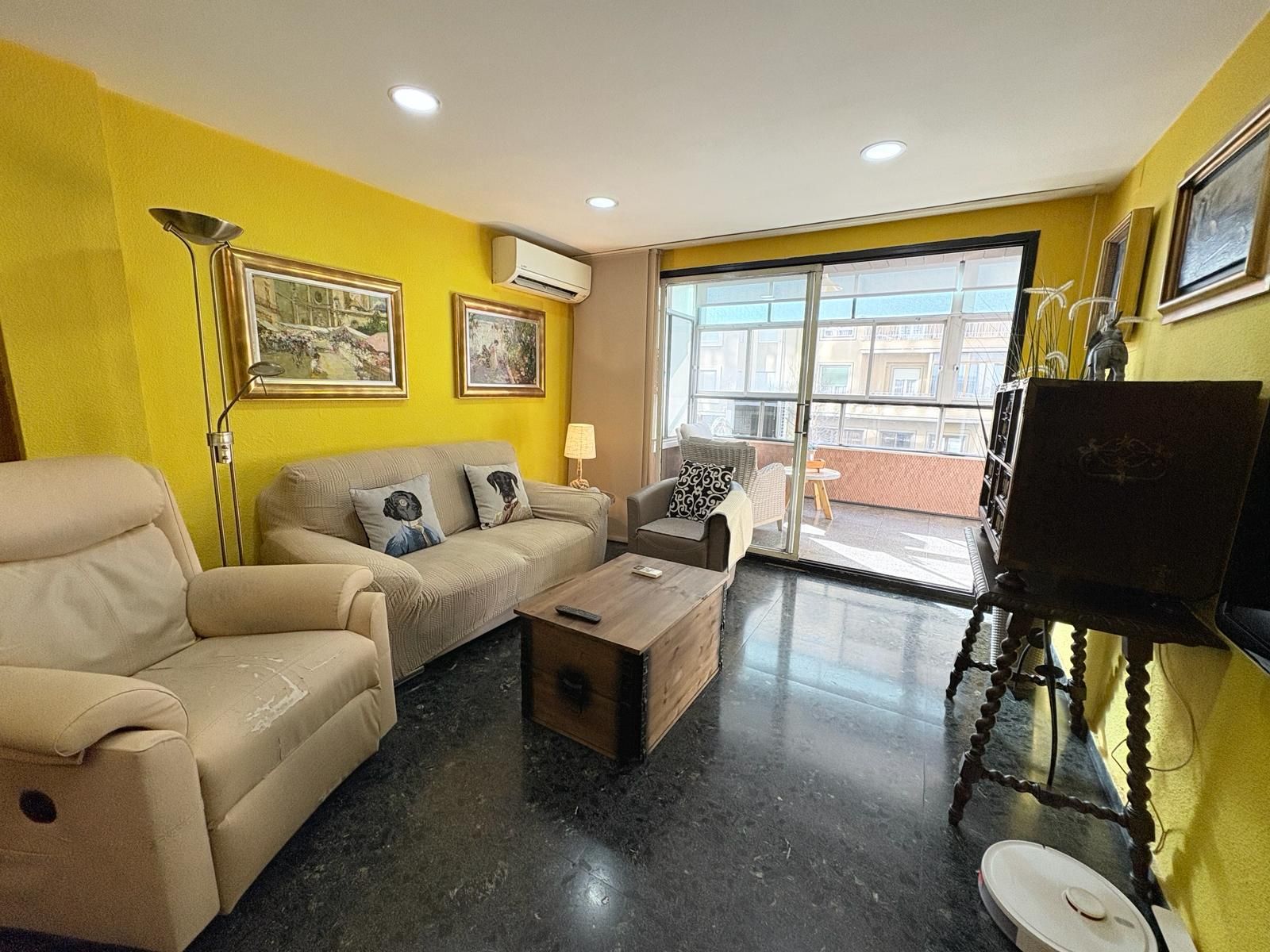 Sala d'estar de Pis en venda en  Valencia Capital amb Aire condicionat i Balcó