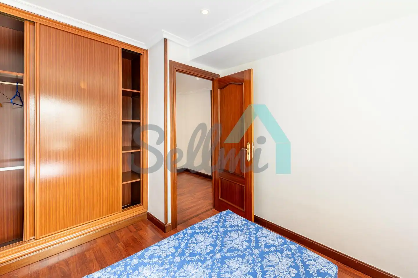 Habitación de Piso en venta en Oviedo  con Calefacción