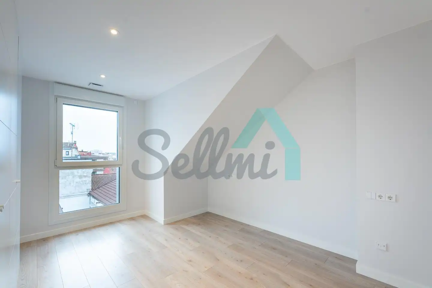 Attic for rent in Rendueles Llanos, Ceares