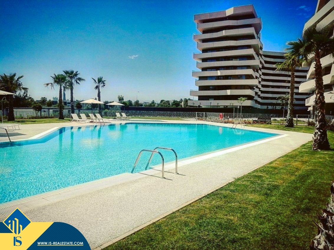 Swimming pool of Flat for sale in Terrassa  with Terrace, Furnished and Community pool