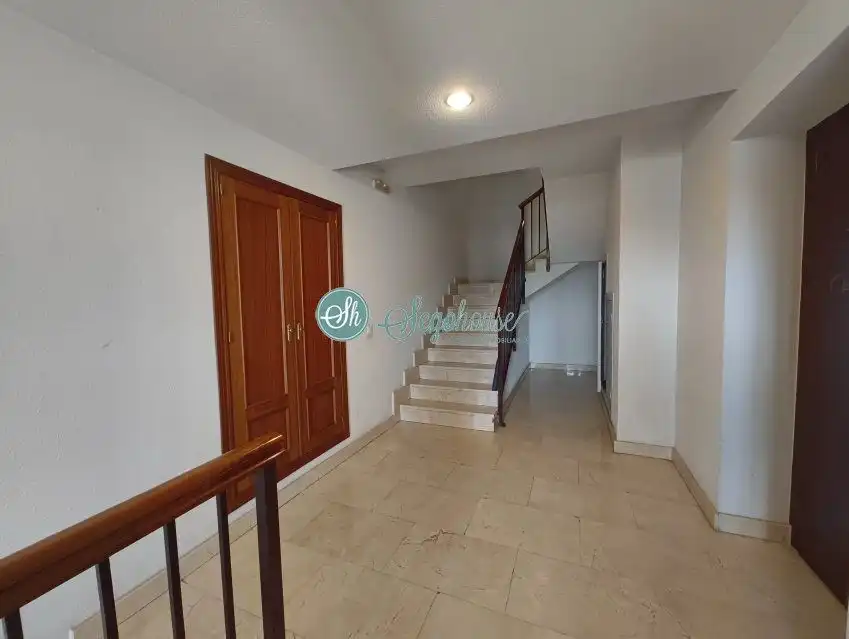 Piso en venta en Torrecaballeros con Calefacción, Terraza y Amueblado