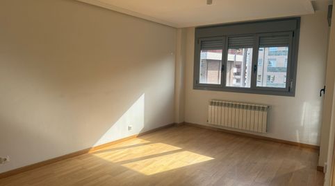 Foto 3 de Pis en venda a Calle Viseu, 40, Ciudad Naranco - Prados de La Fuente, Oviedo