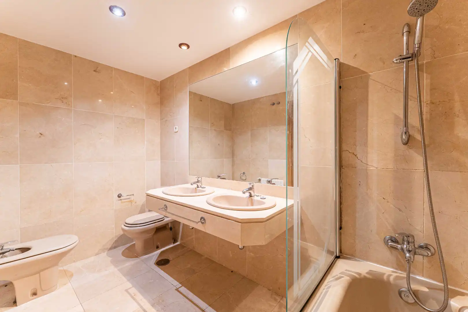Baño de Casa adosada en venta en Las Rozas de Madrid con Calefacción, Jardín privado y Parquet