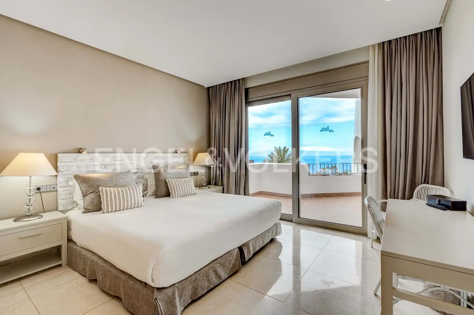 Habitación de Piso en venta en Guía de Isora con Aire acondicionado, Terraza y Piscina