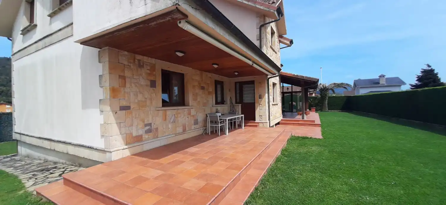 Terrassa de Casa o xalet en venda en Argoños  amb Calefacció