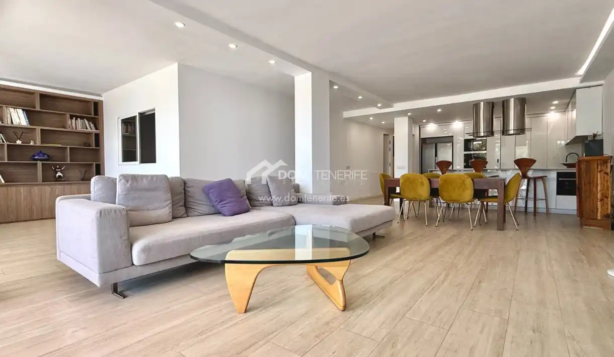Sala de estar de Piso en venta en Adeje con Terraza, Piscina y Amueblado