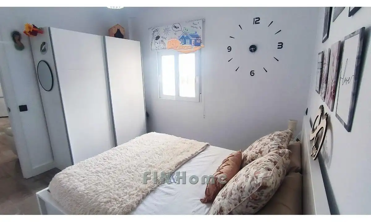 Bedroom of Flat for sale in Sevilla  with Air Conditioner, Heating and Furnished