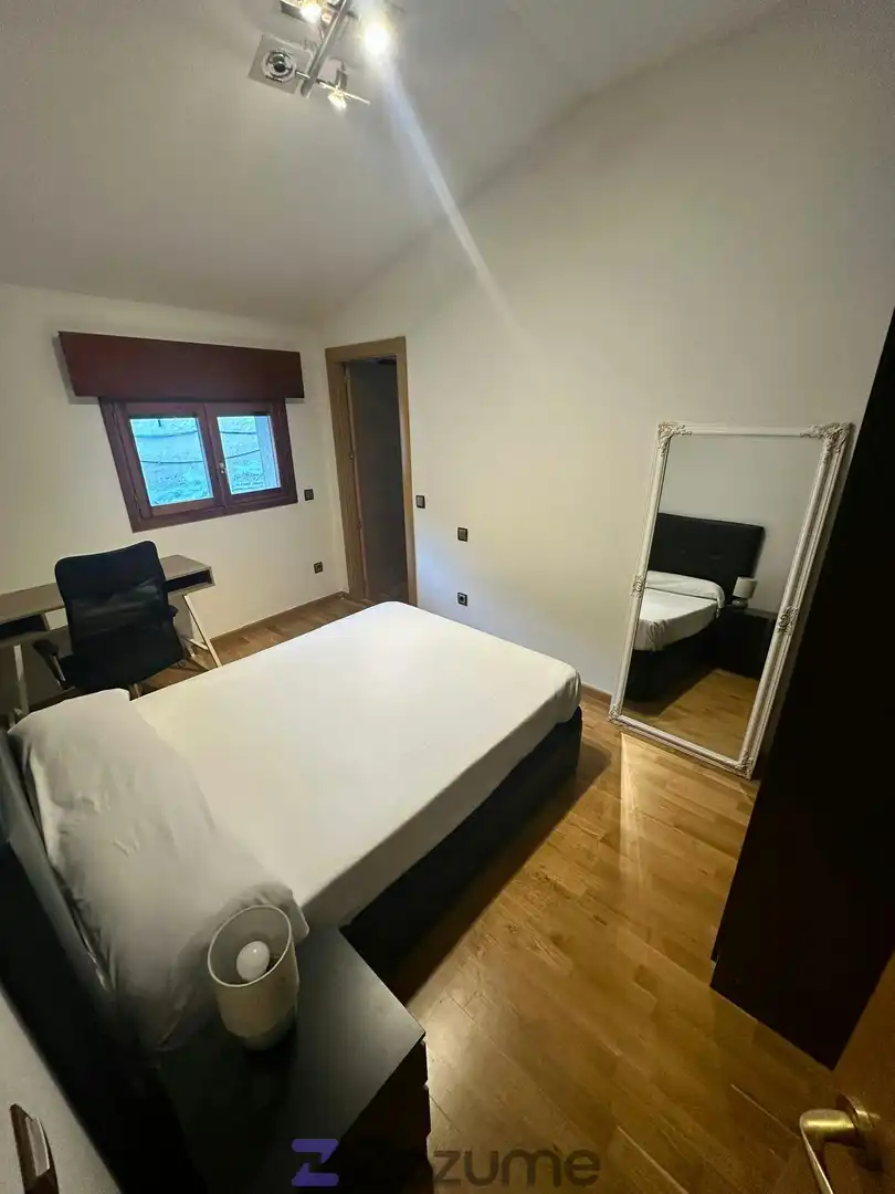Habitación de Piso de alquiler en Segovia con Calefacción, Parquet y Trastero
