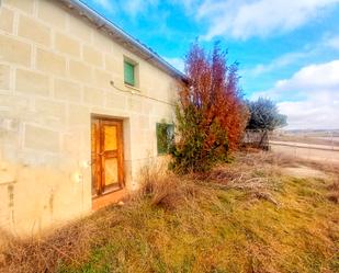 Vista exterior de Casa o xalet en venda en Villanueva de Gumiel amb Jardí privat i Traster