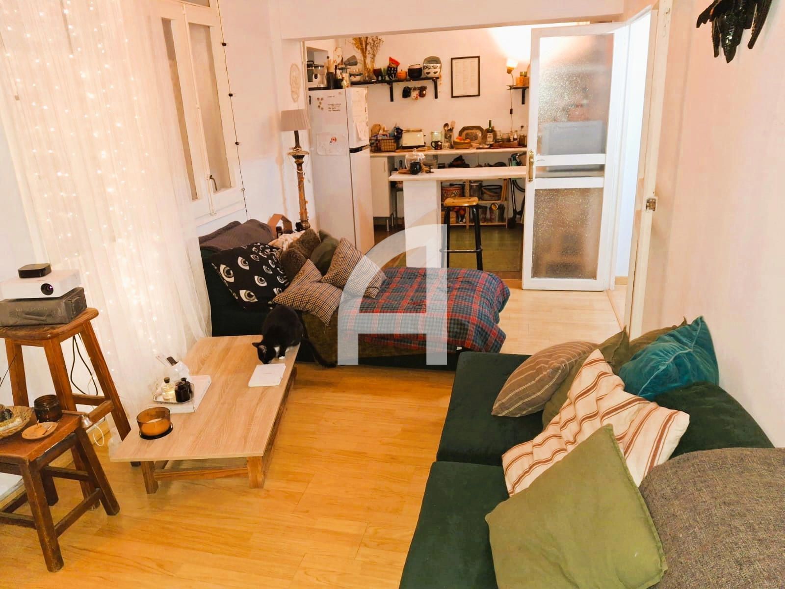 Sala d'estar de Pis en venda en  Barcelona Capital amb Parquet