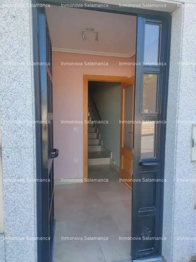 Casa o chalet en venta en Vecinos con Calefacción, Terraza y Trastero