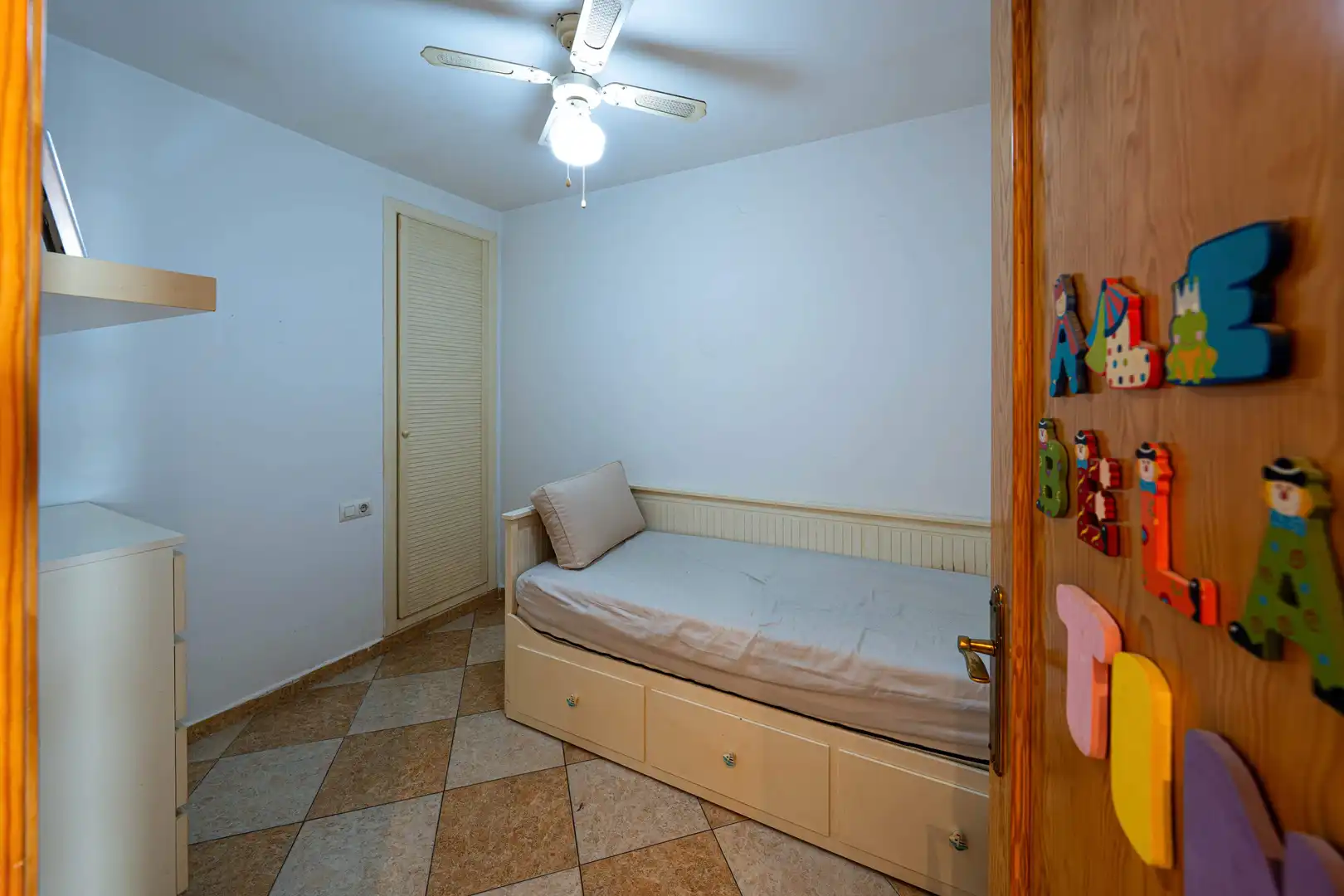Habitación de Casa adosada en venta en Torremolinos con Aire acondicionado, Amueblado y Piscina comunitaria