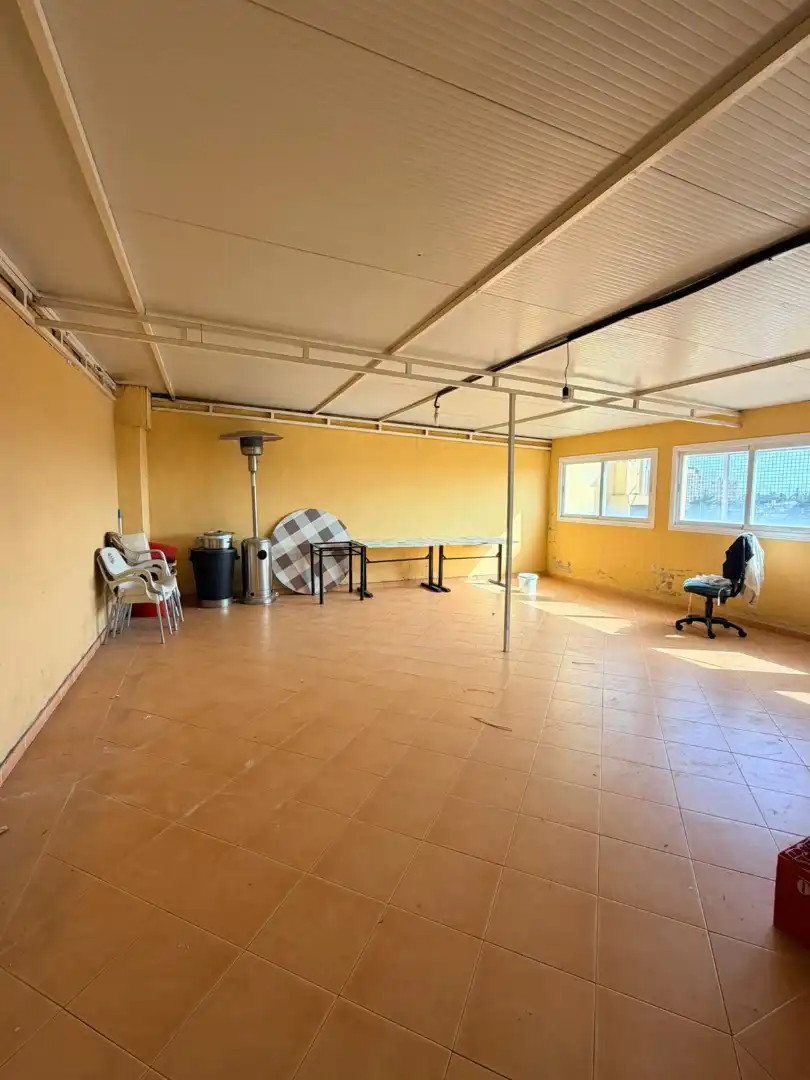 Local de alquiler en Estepona con Aire acondicionado, Parquet y Terraza