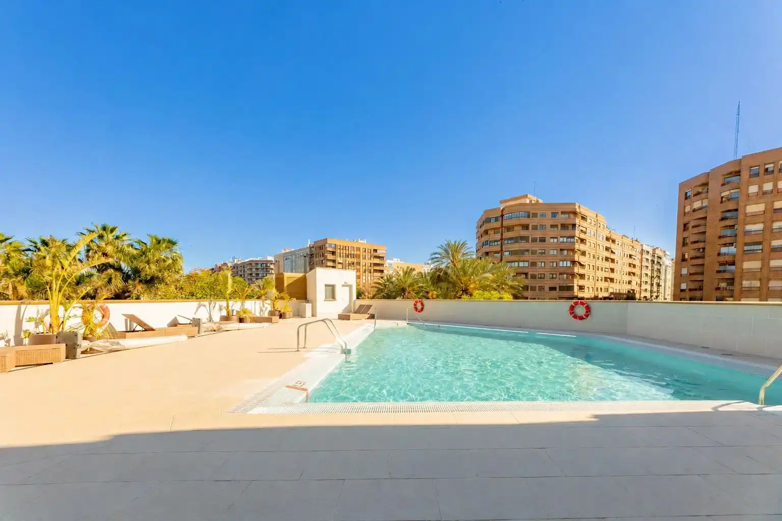 Piscina de Piso de alquiler en Valencia con Aire acondicionado, Jardín privado y Parquet