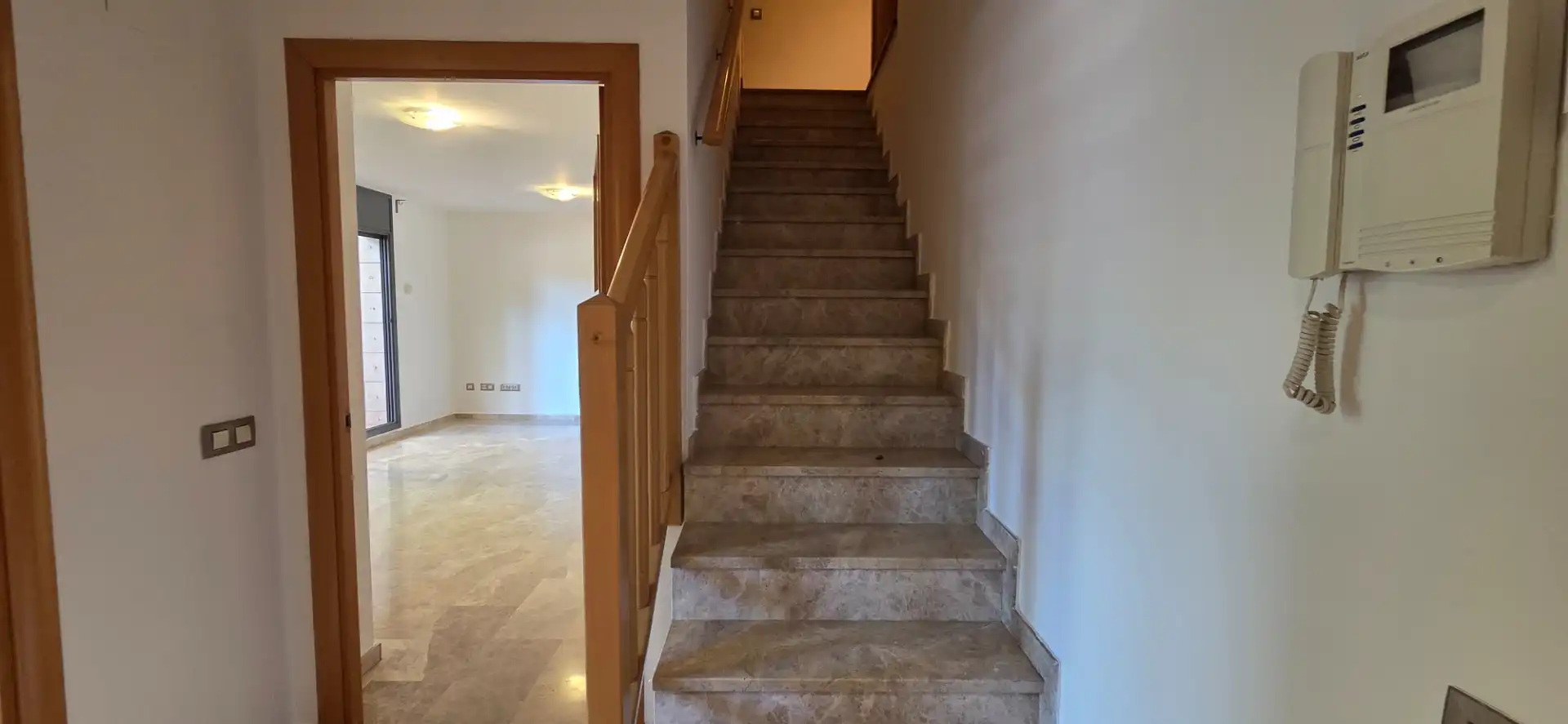 Maisonette zum Verkauf in Barcelona mit Klimaanlage, Heizung und Parkett