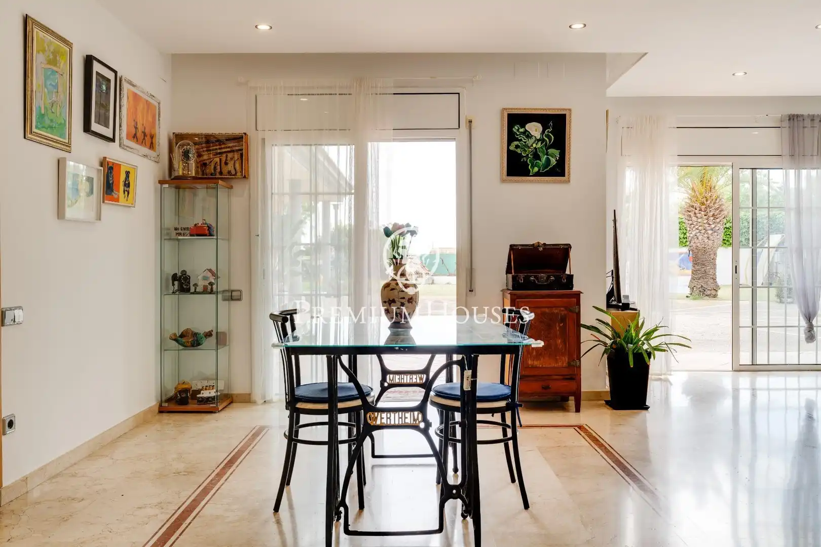 Comedor de Casa o chalet en venta en Vilanova i la Geltrú con Aire acondicionado, Calefacción y Jardín privado