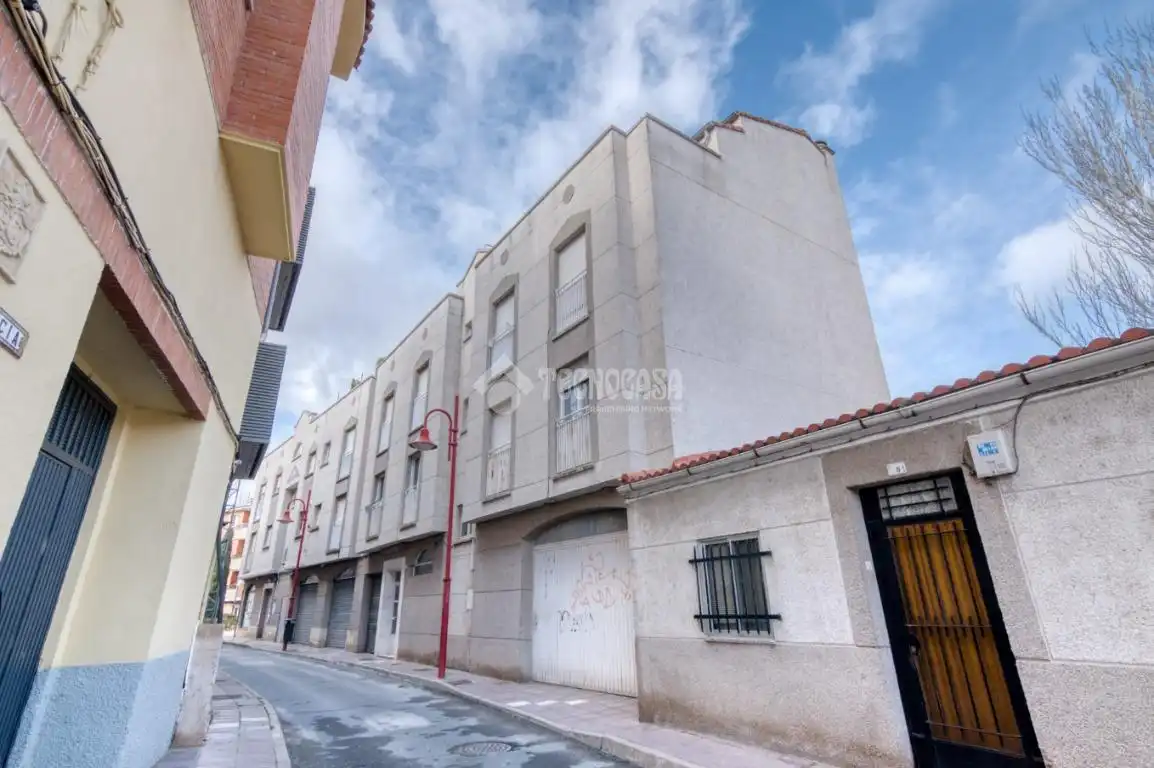 Vista exterior de Piso en venta en Santa Marta de Tormes con Calefacción y Parquet