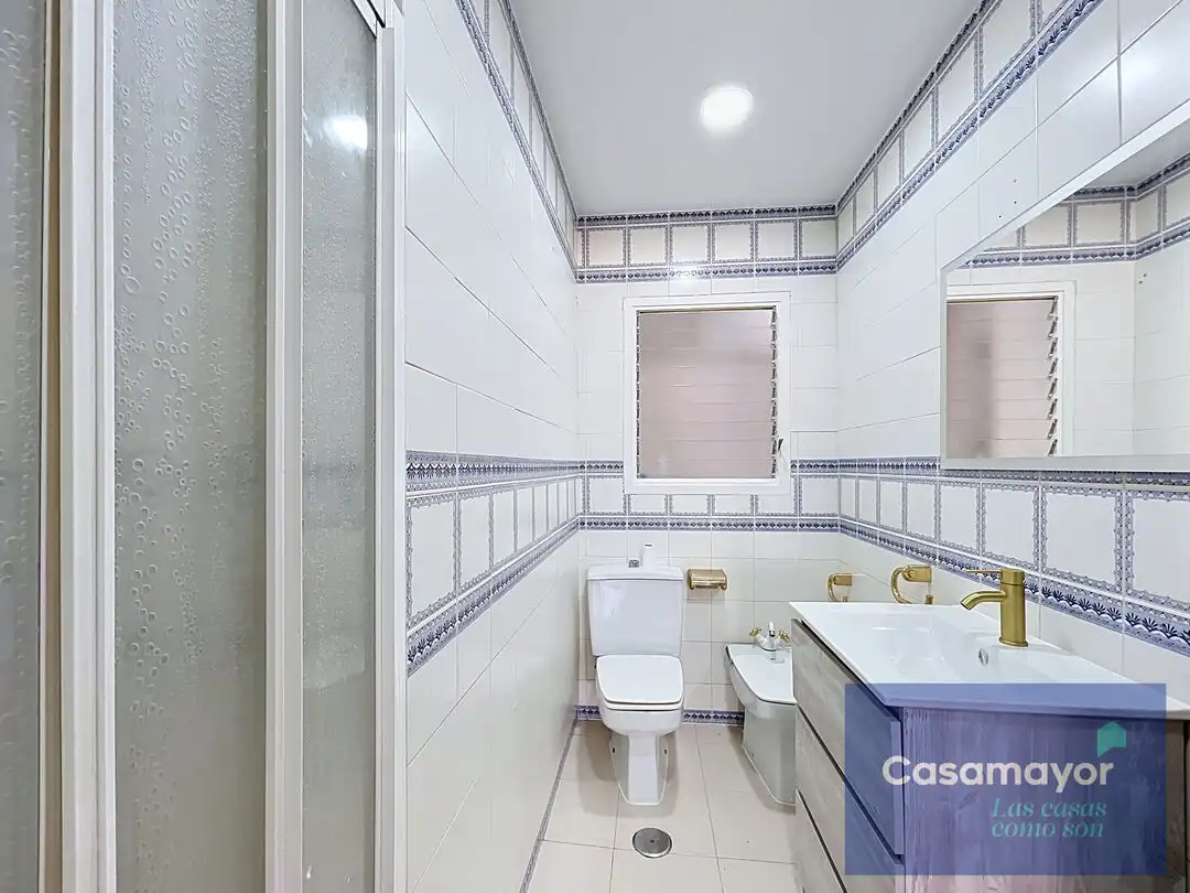 Bathroom of Flat for rent in Alicante / Alacant  with Air Conditioner and Heating