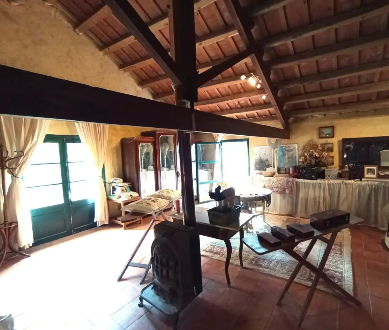 Sala d'estar de Finca rústica en venda en Sant Cebrià de Vallalta amb Jardí privat, Terrassa i Piscina comunitària