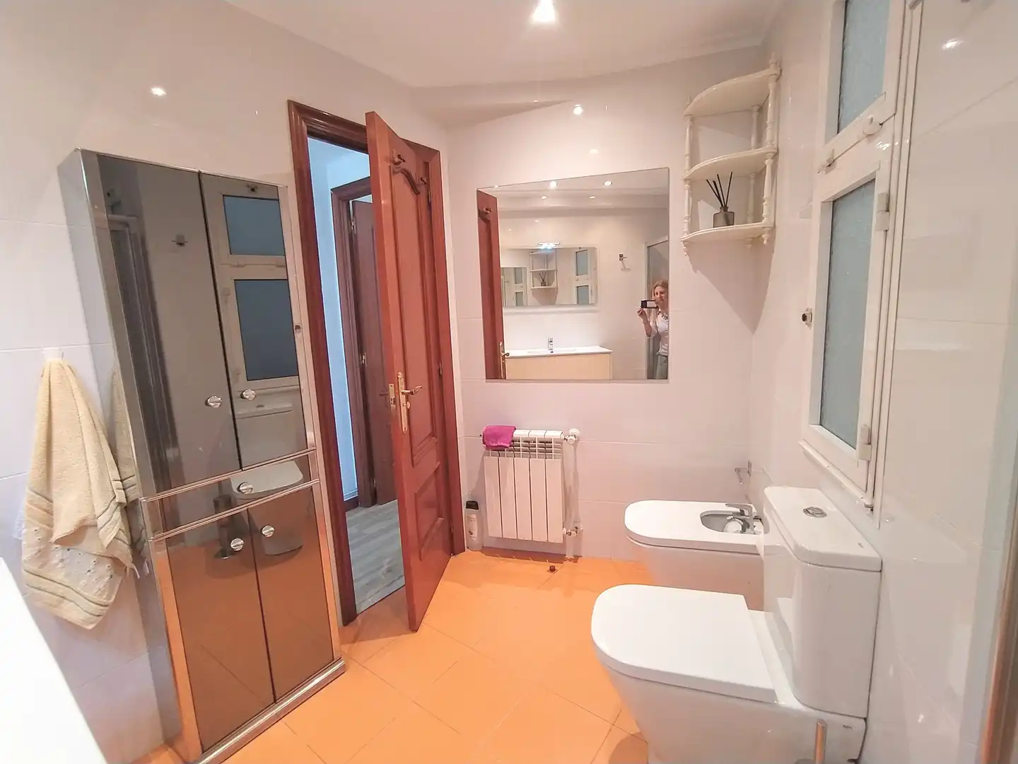 Badezimmer von Wohnung zum Verkauf in Vigo  mit Heizung, Parkett und Möbliert