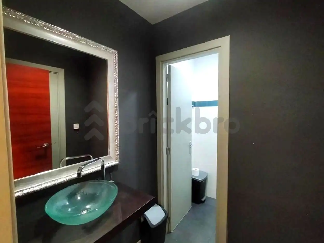 Bathroom of Commercial properties for sale in Barcelona  with Air Conditioner