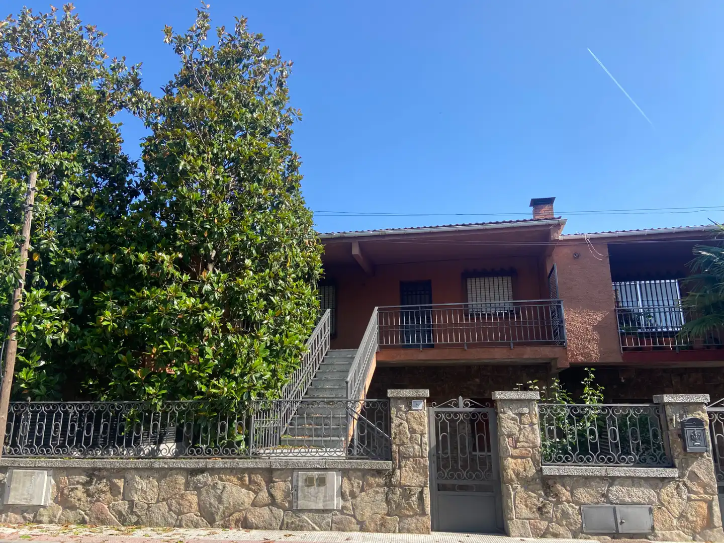 Vista exterior de Casa o xalet en venda en Moralzarzal amb Jardí privat i Terrassa