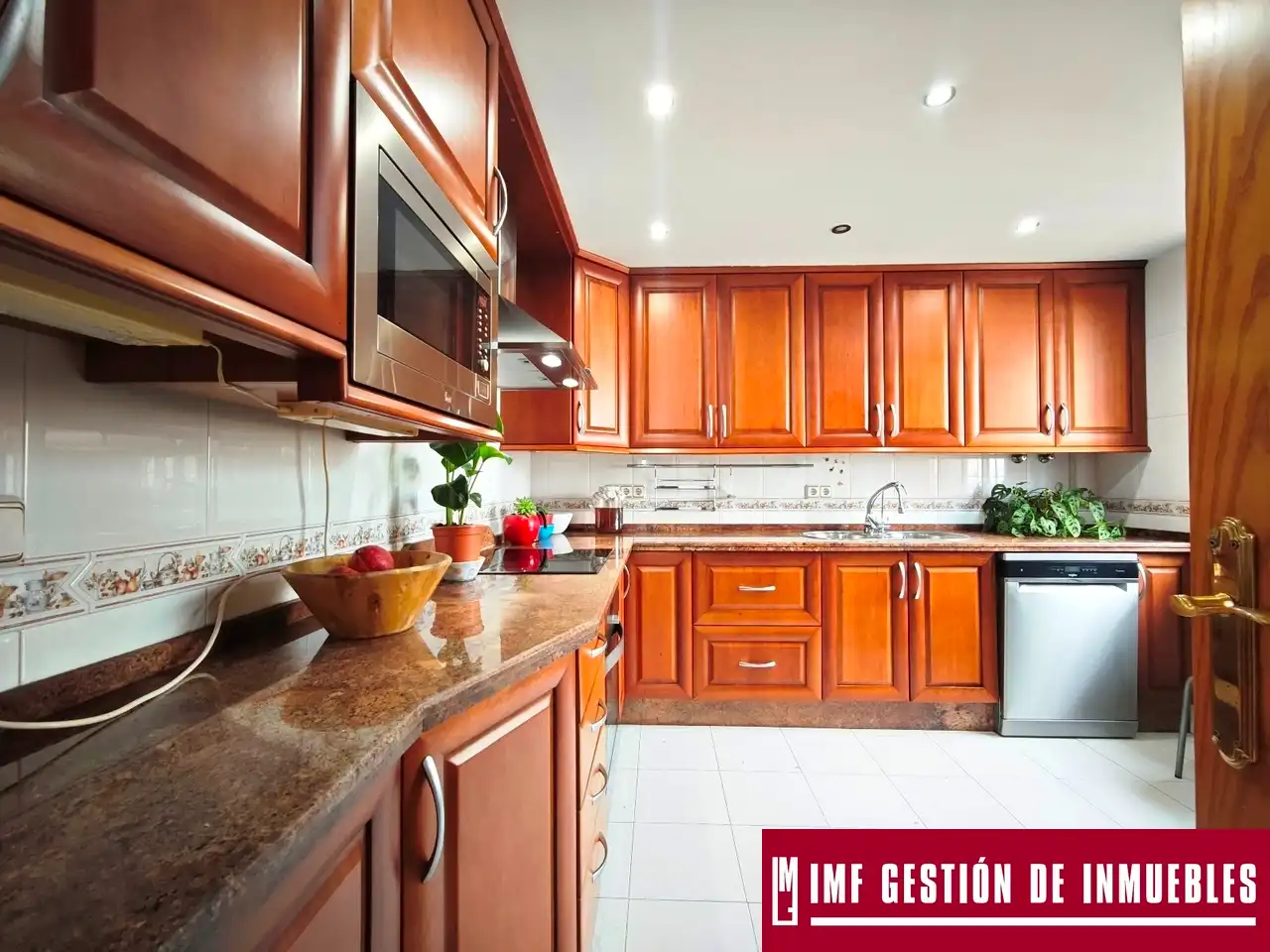 Cocina de Casa o chalet en venta en Vélez-Málaga con Aire acondicionado, Calefacción y Terraza