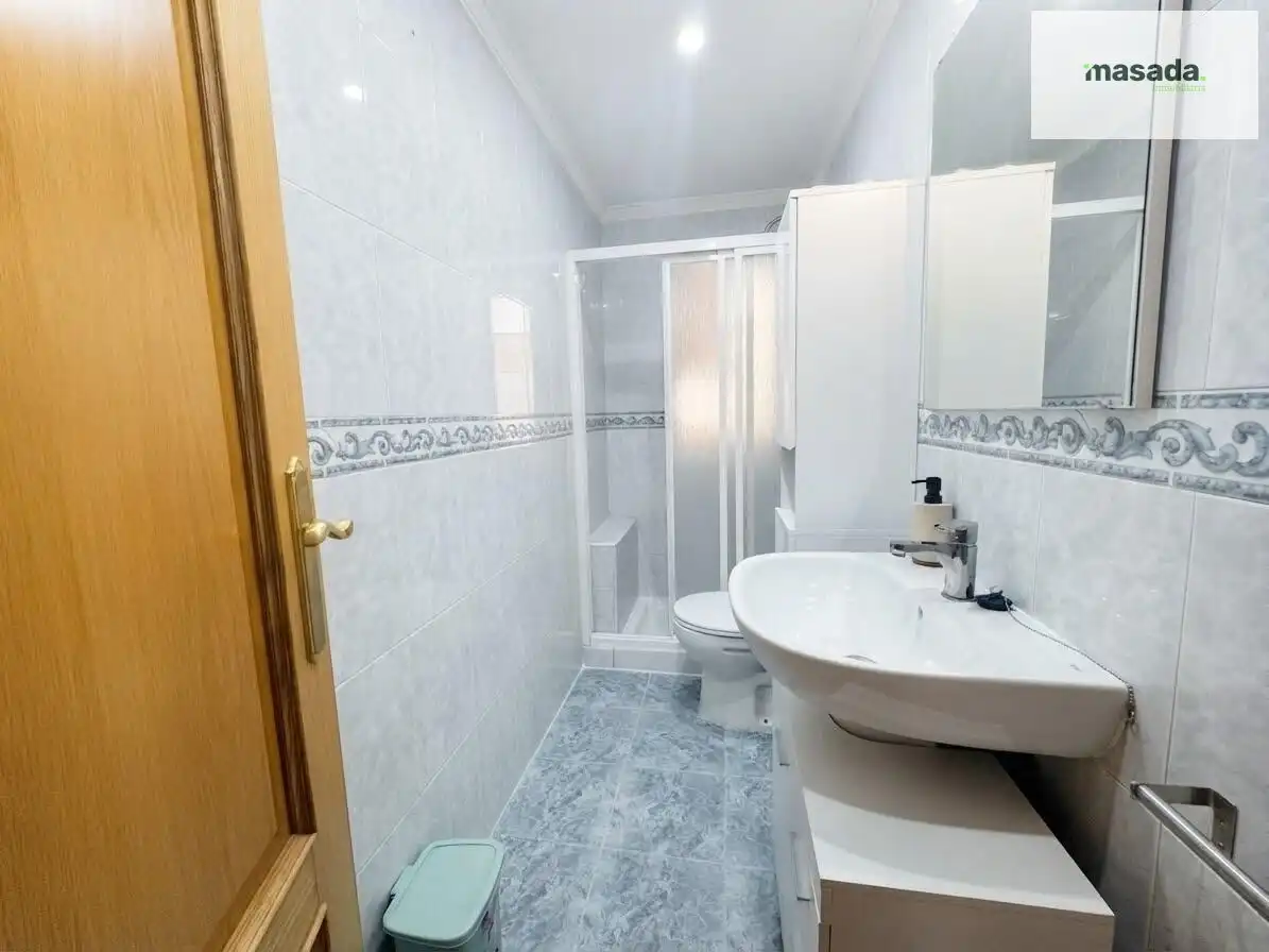Bathroom of Flat for rent in Granada  with Furnished and Balcony