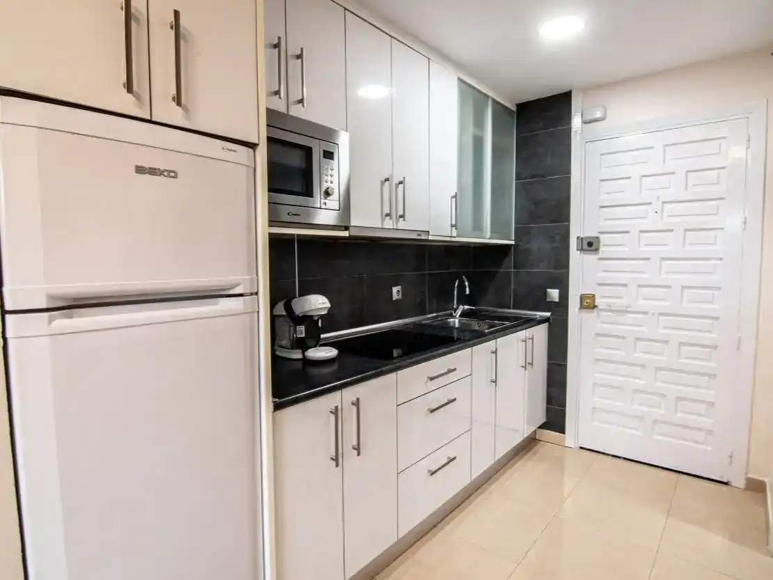 Küche von Wohnung zum Verkauf in Benalmádena mit Klimaanlage, Terrasse und Möbliert