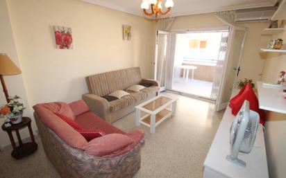 Sala d'estar de Apartament en venda en Torrevieja amb Aire condicionat, Terrassa i Piscina comunitària