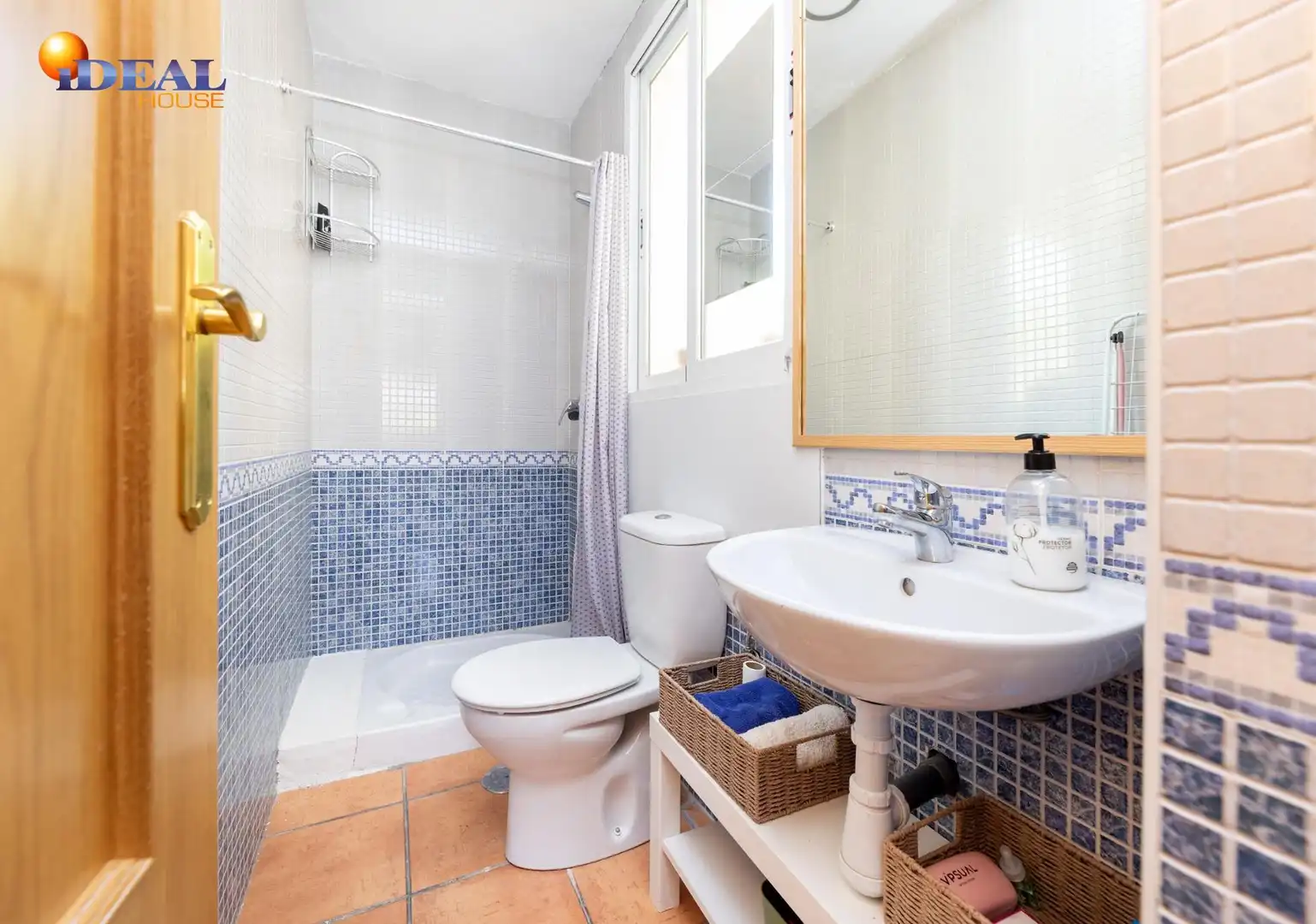 Bathroom of Detached homes for sale in La Zubia  with Air Conditioner, Heating and Private garden
