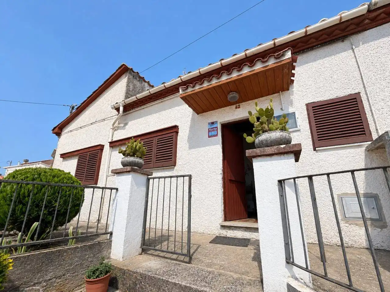Außenansicht von Haus oder Chalet zum Verkauf in Olot mit Klimaanlage, Heizung und Privatgarten