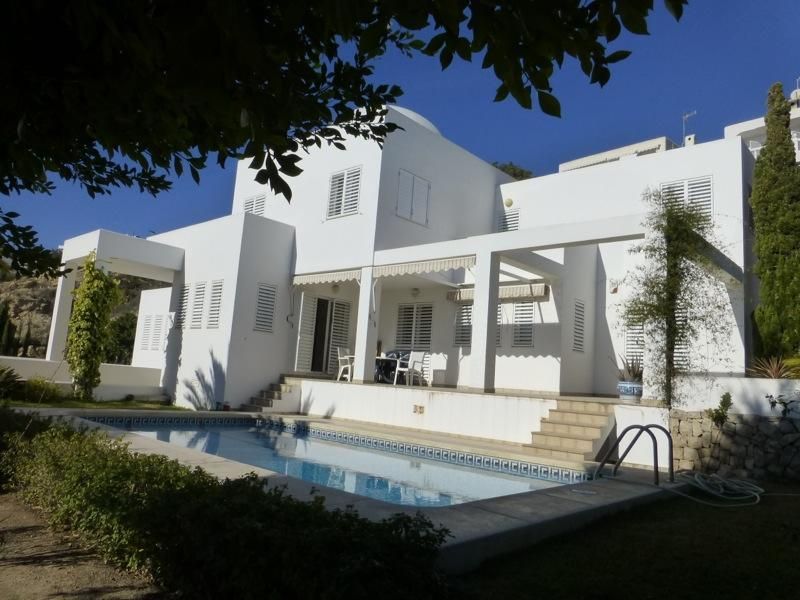 Vista exterior de Casa o xalet en venda en Villajoyosa / La Vila Joiosa amb Calefacció, Jardí privat i Traster