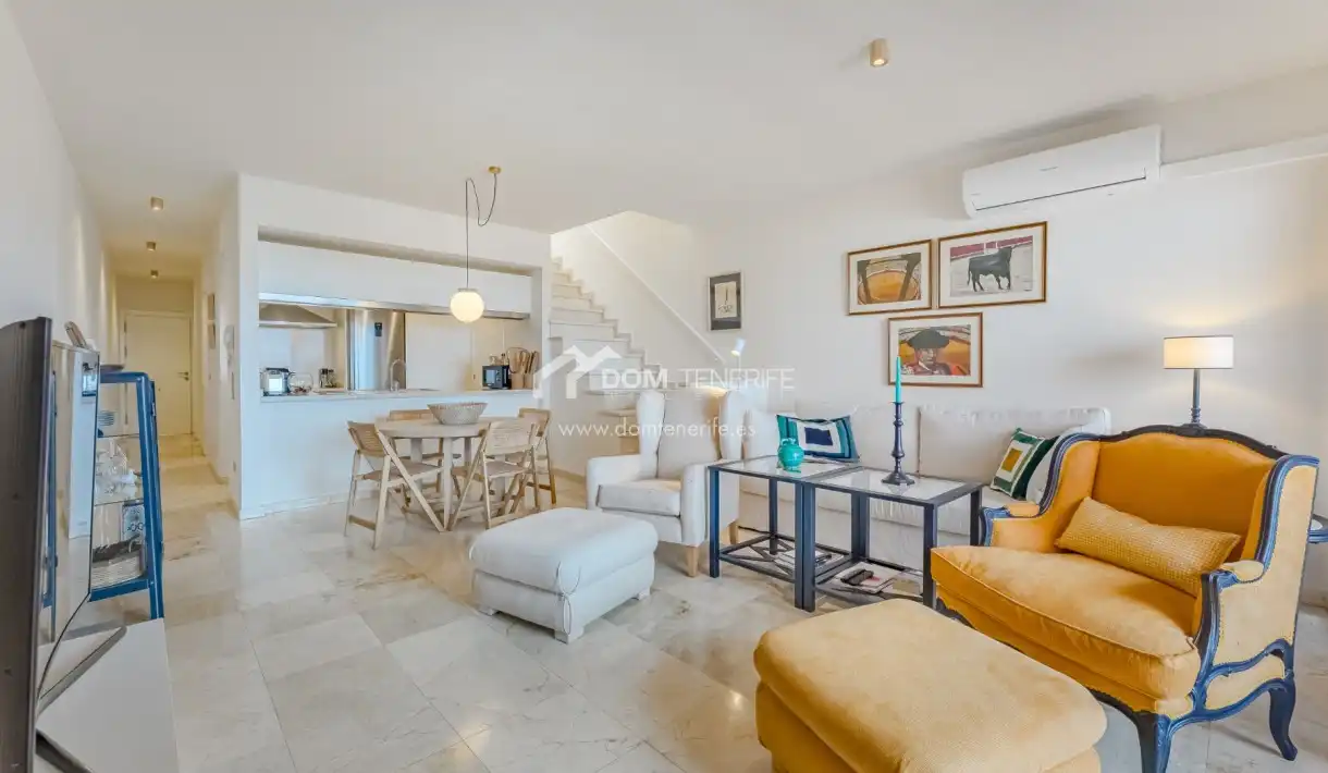 Sala de estar de Piso en venta en Arona con Aire acondicionado, Terraza y Piscina