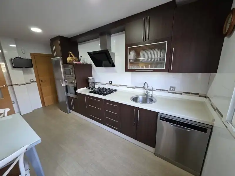 Cuina de Casa o xalet en venda en Malpartida de Plasencia amb Aire condicionat, Calefacció i Jardí privat