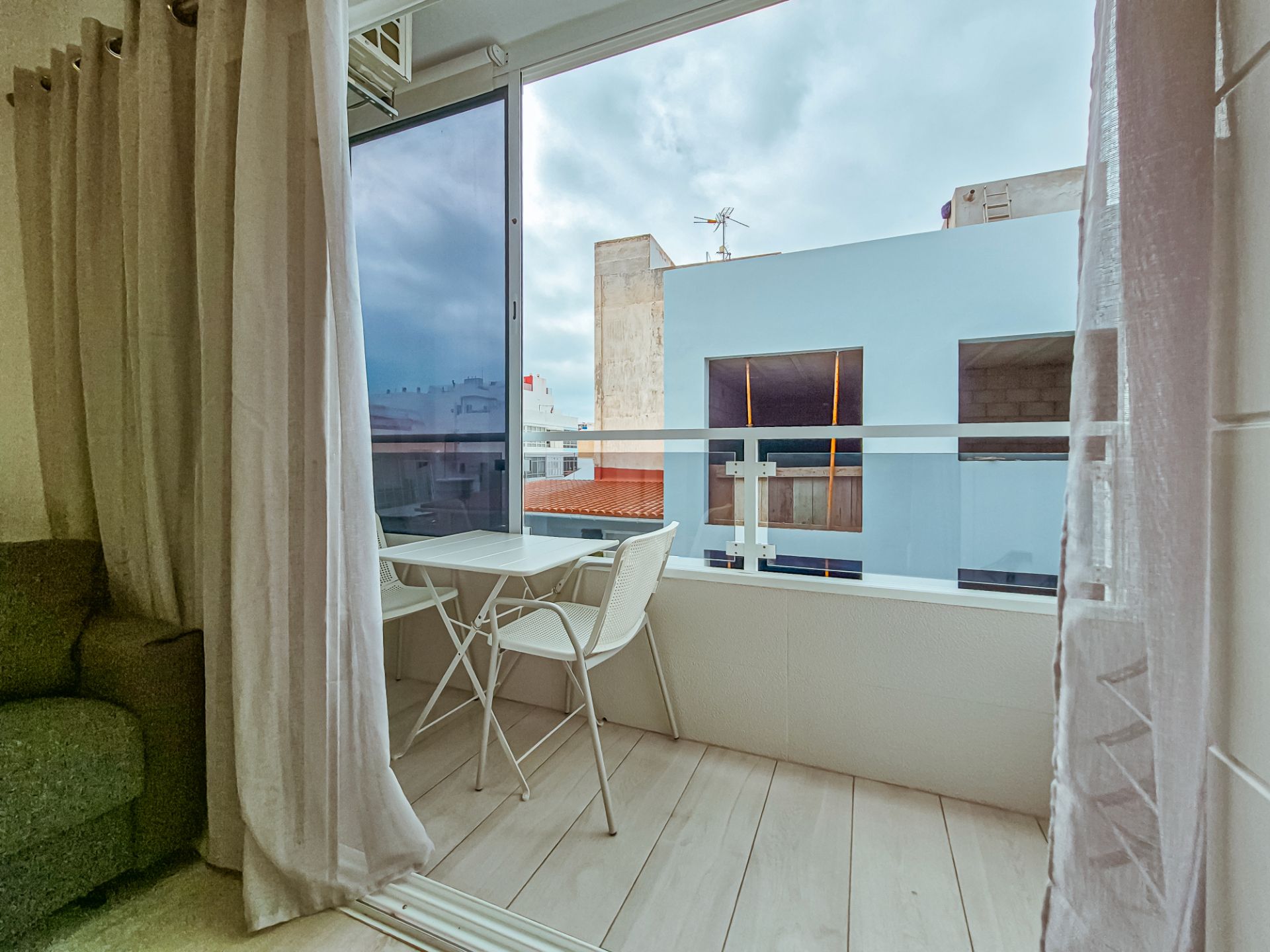 Balcony of Apartment for sale in Las Palmas de Gran Canaria  with Air Conditioner, Furnished and Oven