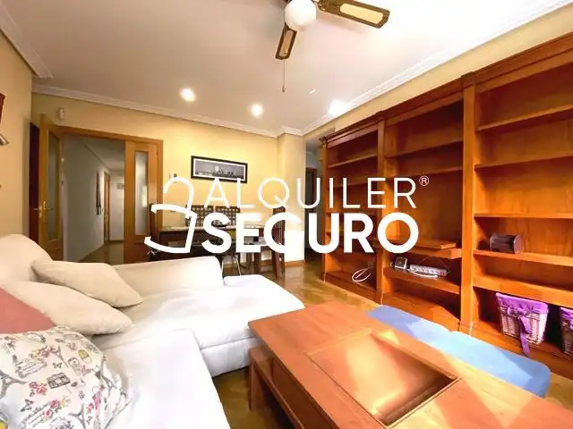 Sala d'estar de Pis de lloguer en Tres Cantos amb Calefacció i Moblat