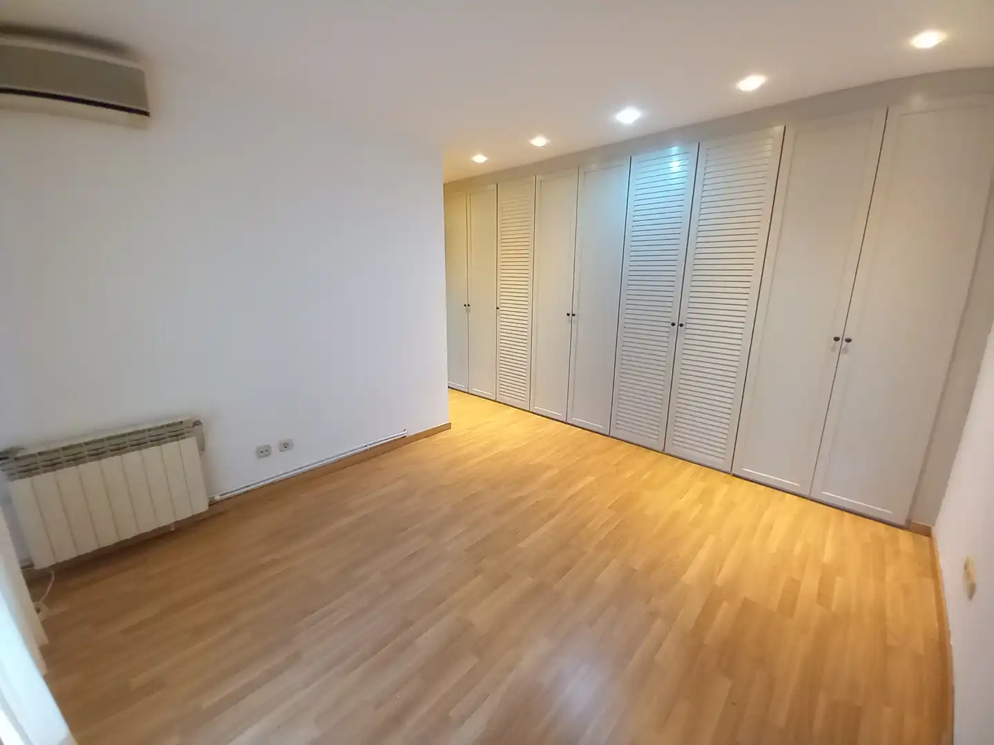 Haus oder Chalet zur Miete in Barcelona mit Klimaanlage, Heizung und Parkett