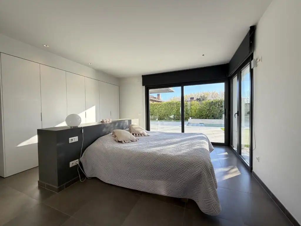 Habitación de Casa o chalet en venta en Cornellà del Terri con Jardín privado, Terraza y Piscina