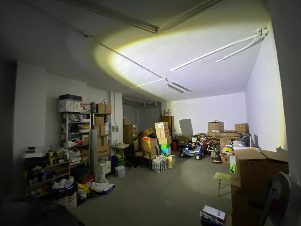 Box room for sale in  Granada Capital