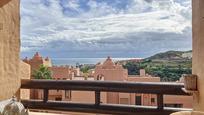 Vista exterior de Àtic en venda en Manilva amb Aire condicionat, Terrassa i Traster