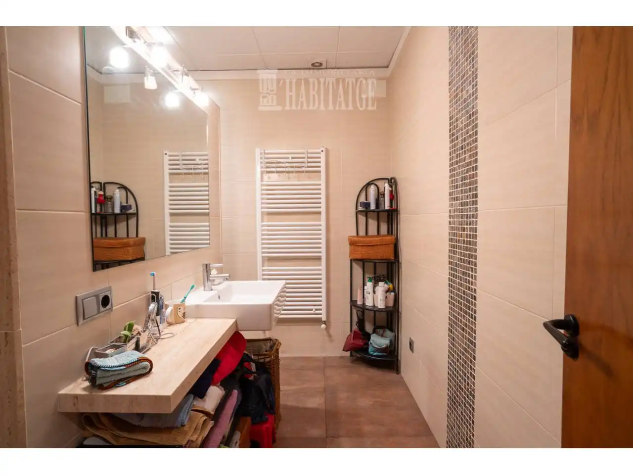 Baño de Dúplex en venta en Vic con Calefacción, Terraza y Alarma