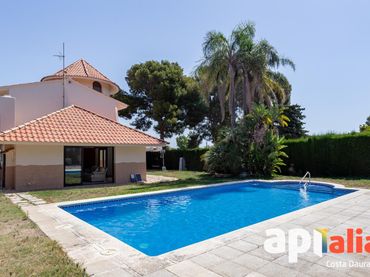 Xalet amb piscina en venda a Pla de Maset - Cap de Salou
