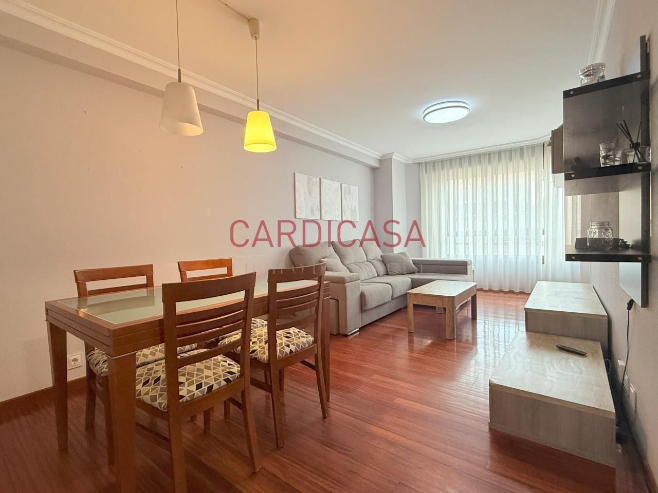 Sala d'estar de Pis de lloguer en Vigo  amb Calefacció, Parquet i Moblat