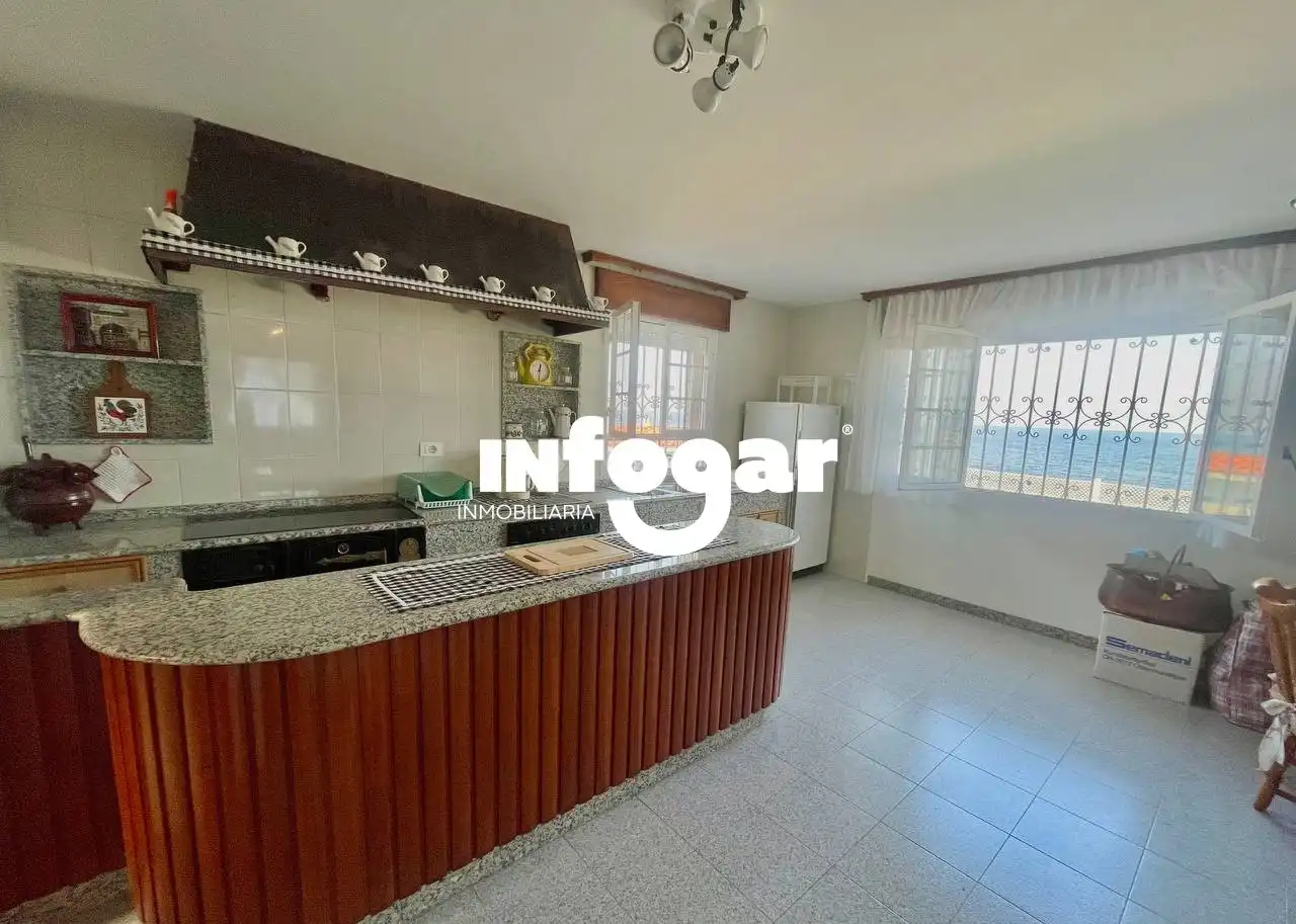 Cuina de Casa o xalet de lloguer en Oia amb Jardí privat, Terrassa i Piscina