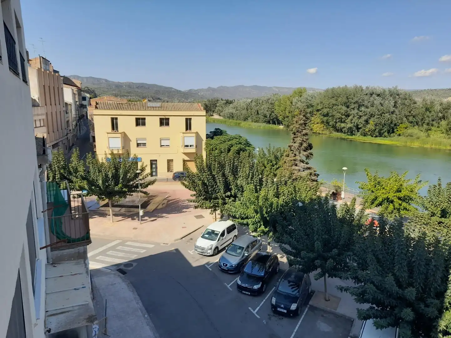 Außenansicht von Büro zum Verkauf in Móra d'Ebre mit Terrasse