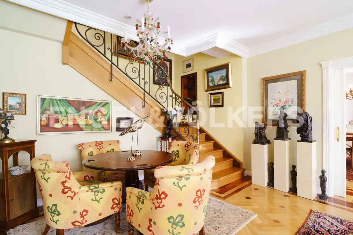 Sala d'estar de Casa o xalet en venda en Gijón  amb Calefacció, Parquet i Terrassa
