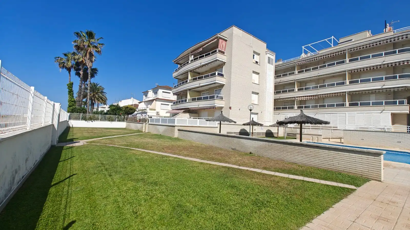 Außenansicht von Wohnung zum Verkauf in Cunit mit Klimaanlage, Heizung und Terrasse